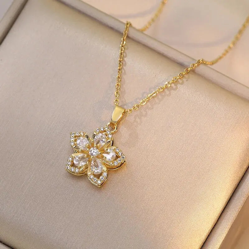 Colgante de Flor Giratoria y Circonitas Brillantes
