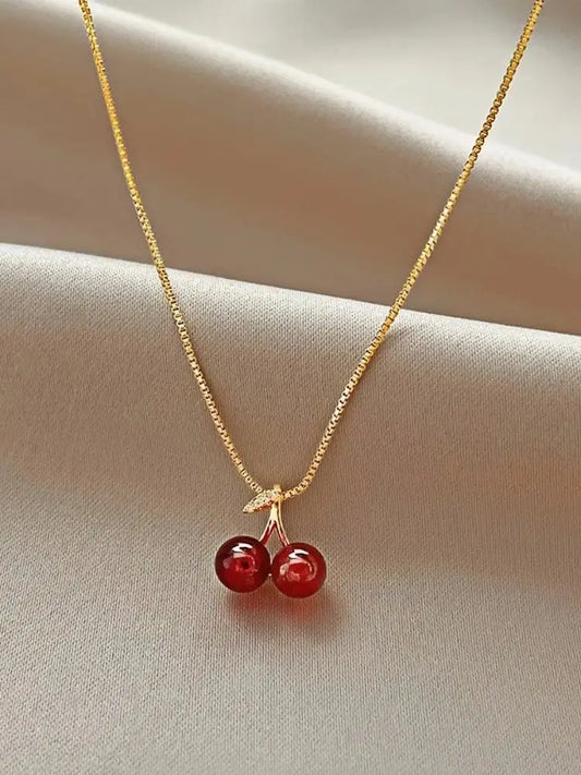 Collar Dorado con Colgante de Cerezas Rojas